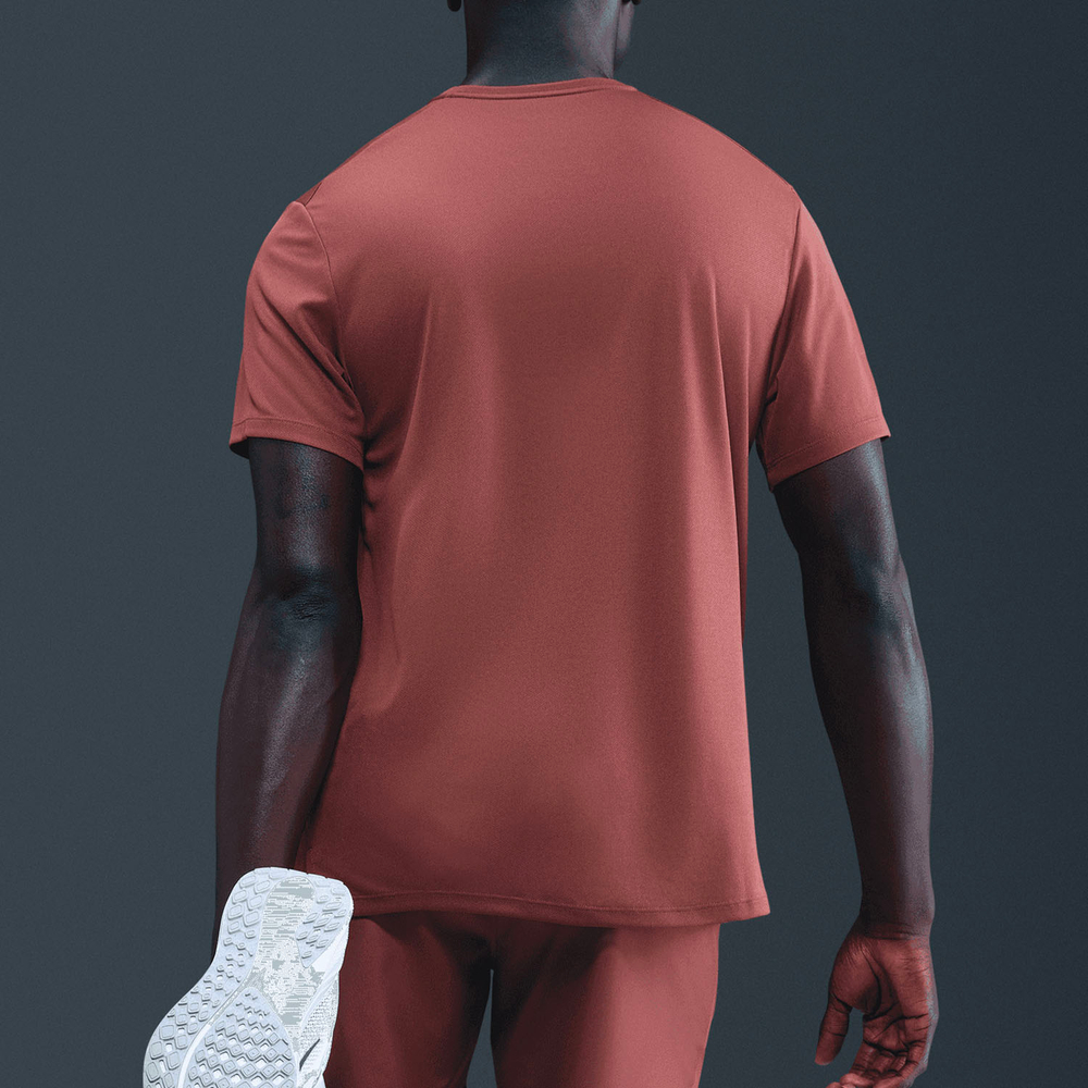 HV2676-218 Футболка беговая Nike Sportswear Winter Miler Ss Top