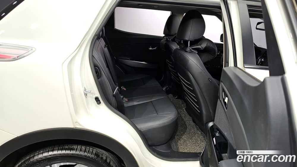 KG Mobility (Ssangyong) Very New Tivoli Бензин 1.5 2WD (11.2019)