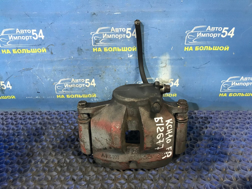 Суппорт тормозной передний правый TOYOTA GRAND HIACE 1999–2002