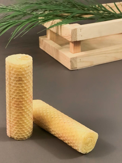 Свеча из вощины с Календулой 13 см