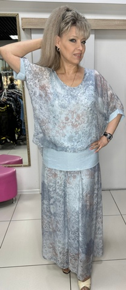 Нарядный итальянский костюм с юбкой в голубом цвете