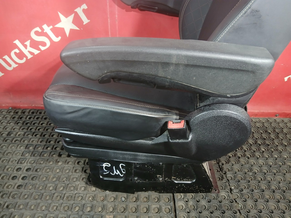 Комплект сидений пневматических 2023г