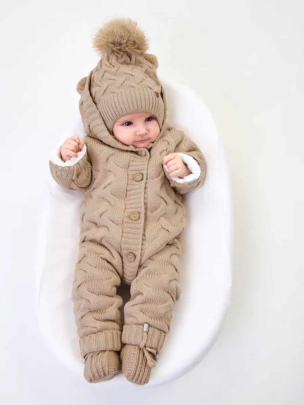 Вязаный комбинезон для новорожденных