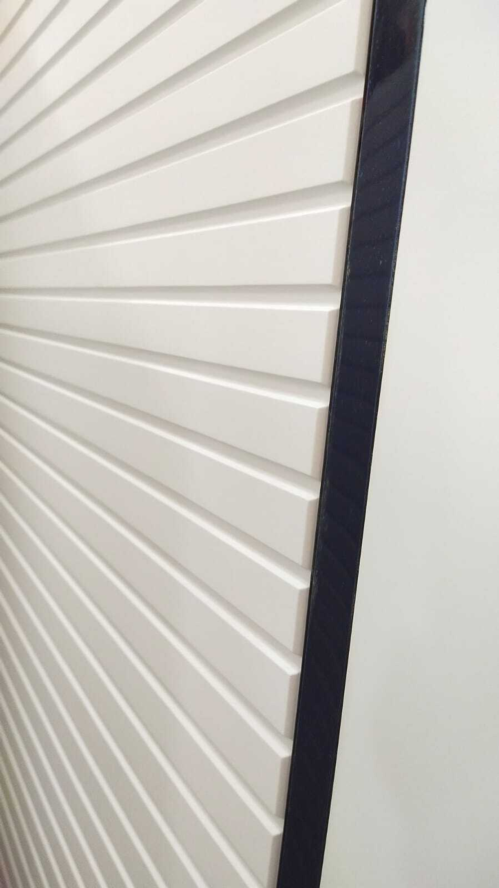 Дверь входная Лабиринт РОЯЛ 25 Бетон светлый, черные вставки металлическая