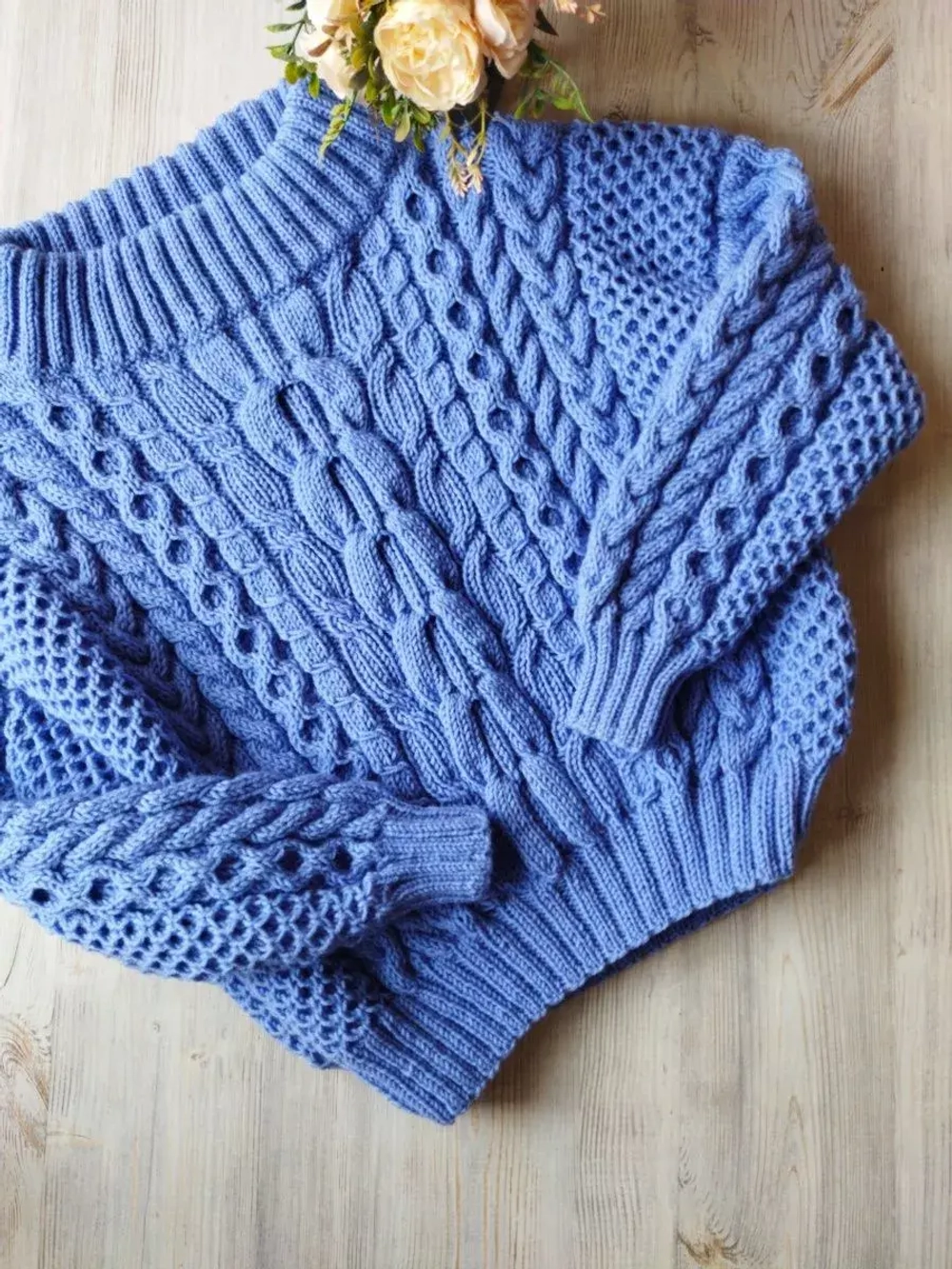 Свитер с аранами