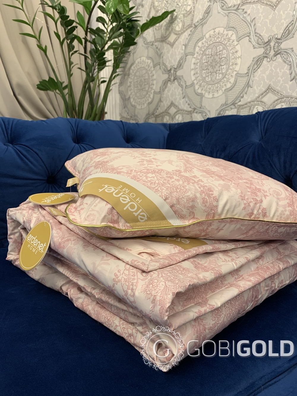 Подушка из 100% верблюжьего пуха 50х50 см. (ERDENET) - розовый орнамент