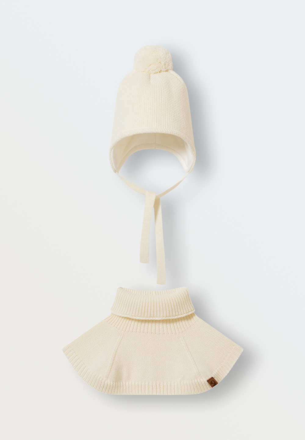 Зимний комплект шапка с манишкой (экрю)