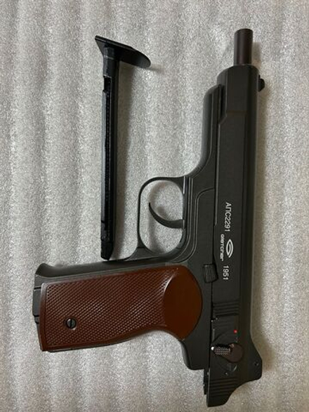 Страйкбольный пистолет