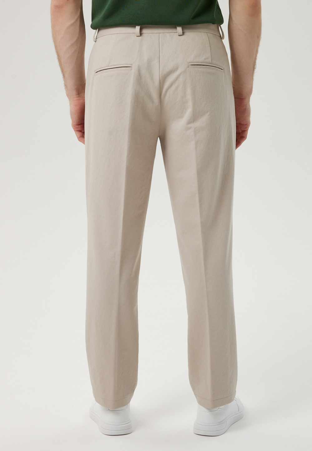 Брюки из вискозы с защипами светло-серого цвета