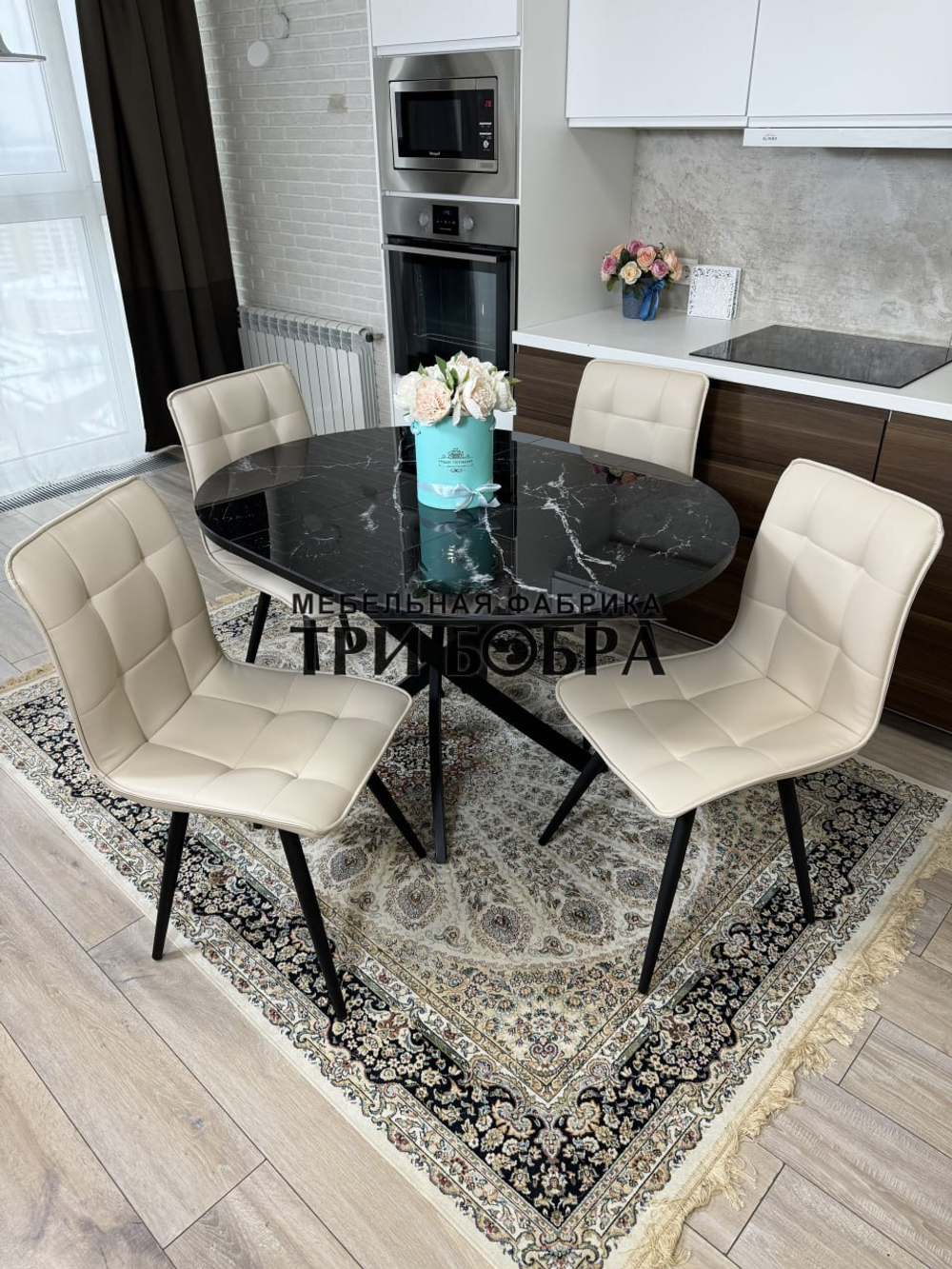 Круглый стеклянный раздвижной стол "Черный оникс" и стулья "ГУЧИ" ваниль