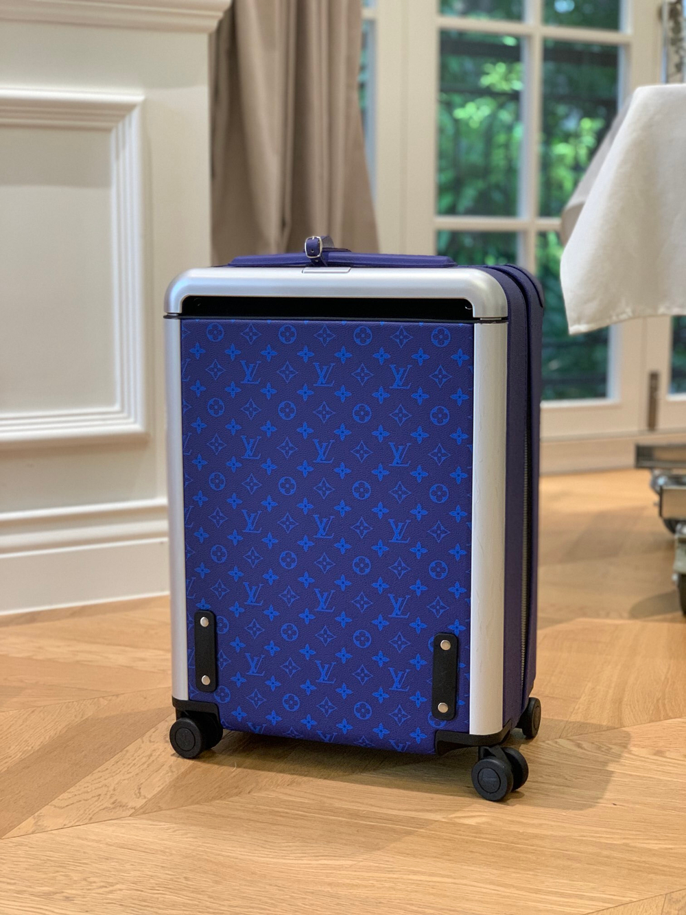 Louis Vuitton Horizon 55