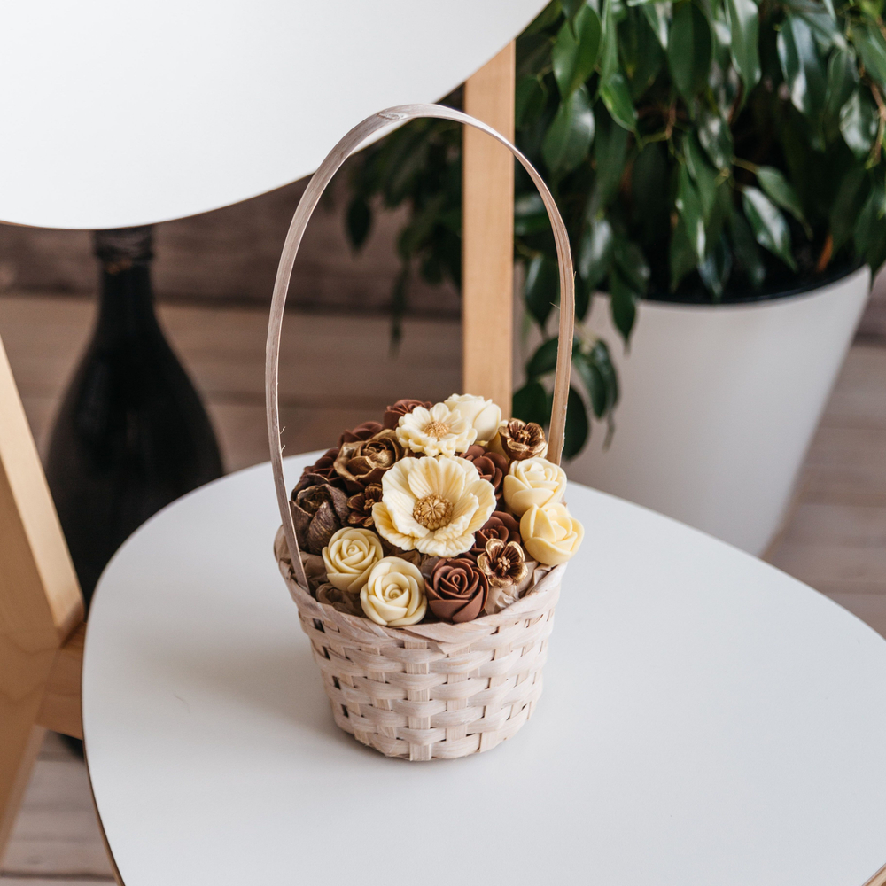 Шоколадный букет "Вкус Любви" в корзинке из тюльпанов, ромашки, роз, подарок на 8 марта, на День Рождения.