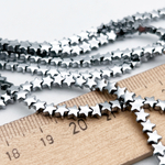 Гематит Звезда бусины (имитация), цвет серебристый, размер около 4,1*4,3 мм, цена за отрезок 19 см (1/2 нити)