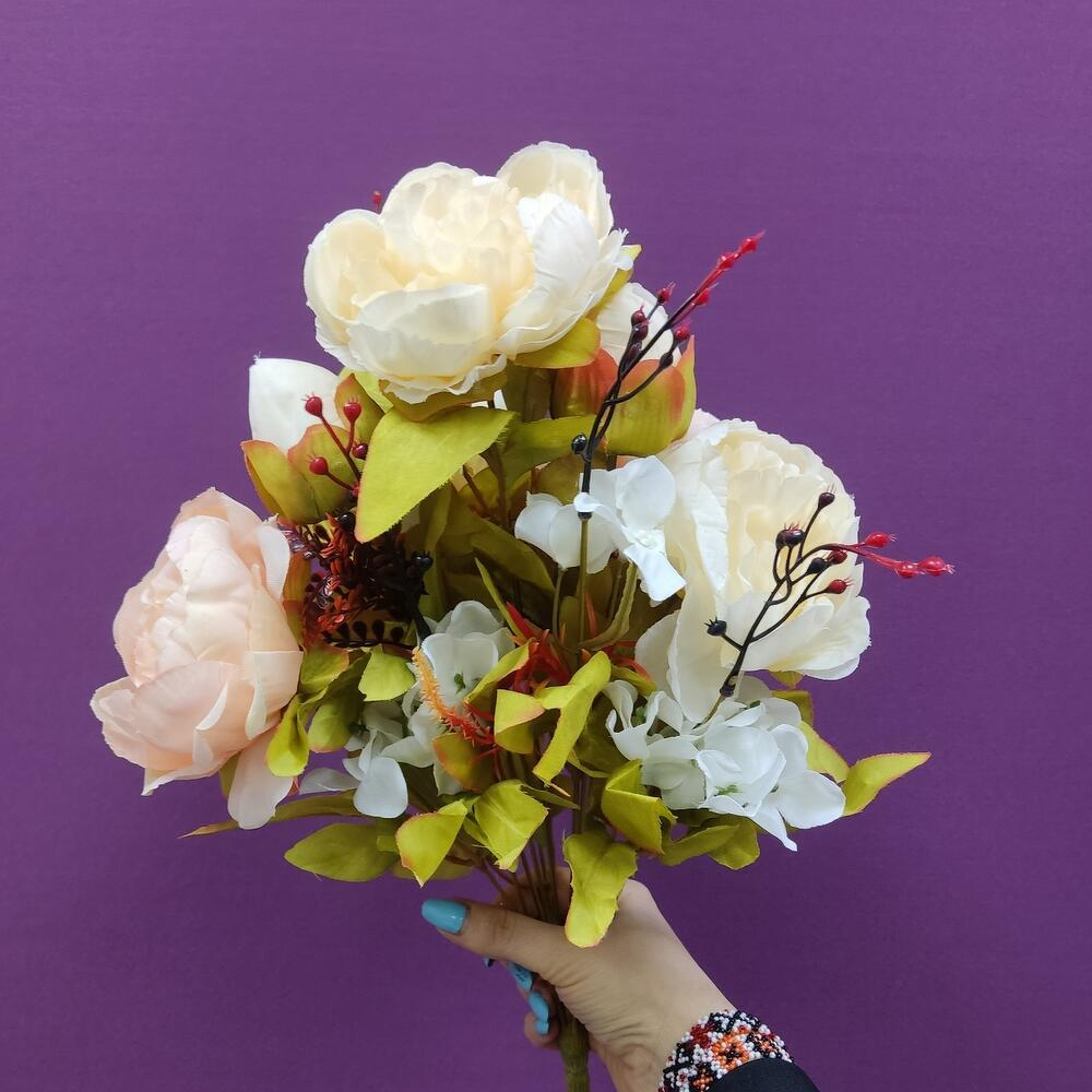 Букет с пионами