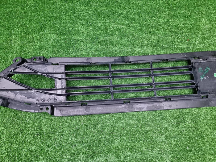 Решетка переднего бампера Voyah Dream (2021-н.в.)