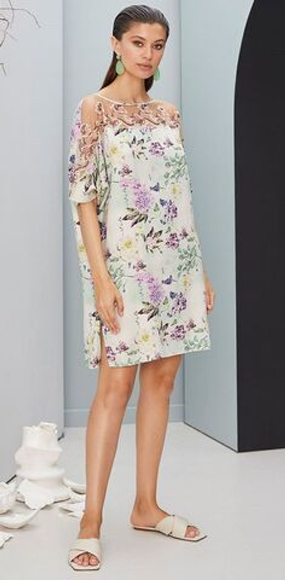 Очаровательная сорочка с цветочным рисунком (Размер: XXL) (Цвет: молочный)