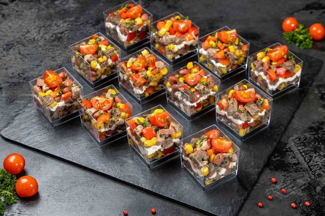 Веррин с отварной говядиной, кукурузой и болгарским перцем, 12 шт.