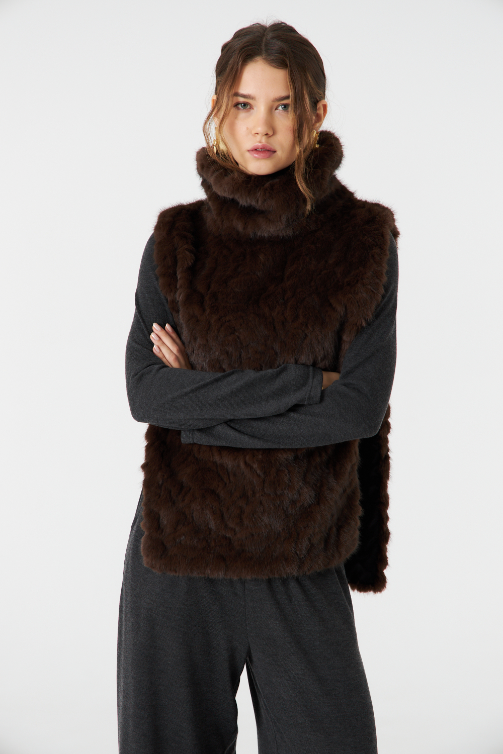 Манишка из эко-меха