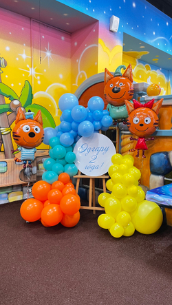 Фотозона на мольберте 3 кота