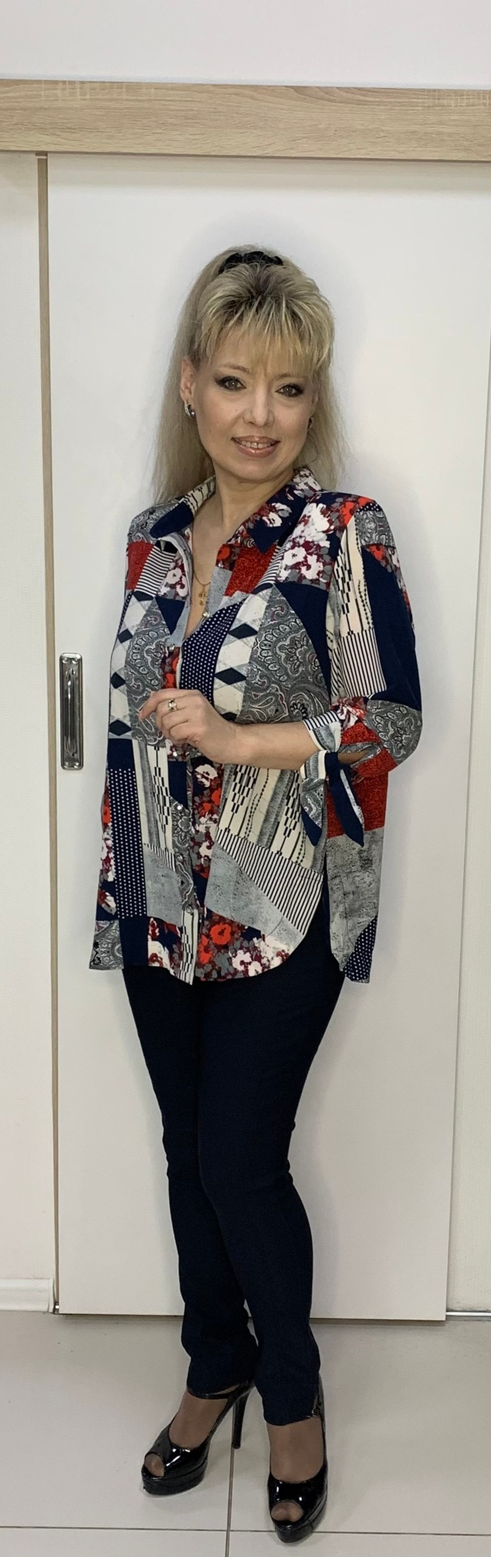 Цветная тонкая рубашка