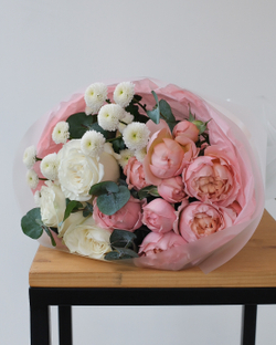 Букет с розами Джульетта, Плая Бланка и сантини