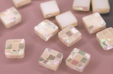 Бусина перламутр квадрат для приклеивания без отверстий 8 мм