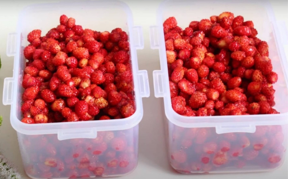 Земляника свежая из леса (при наличии), пол-литра