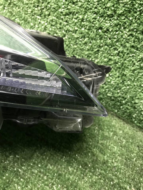 Фара правая Toyota C-HR (2019-2023) LED