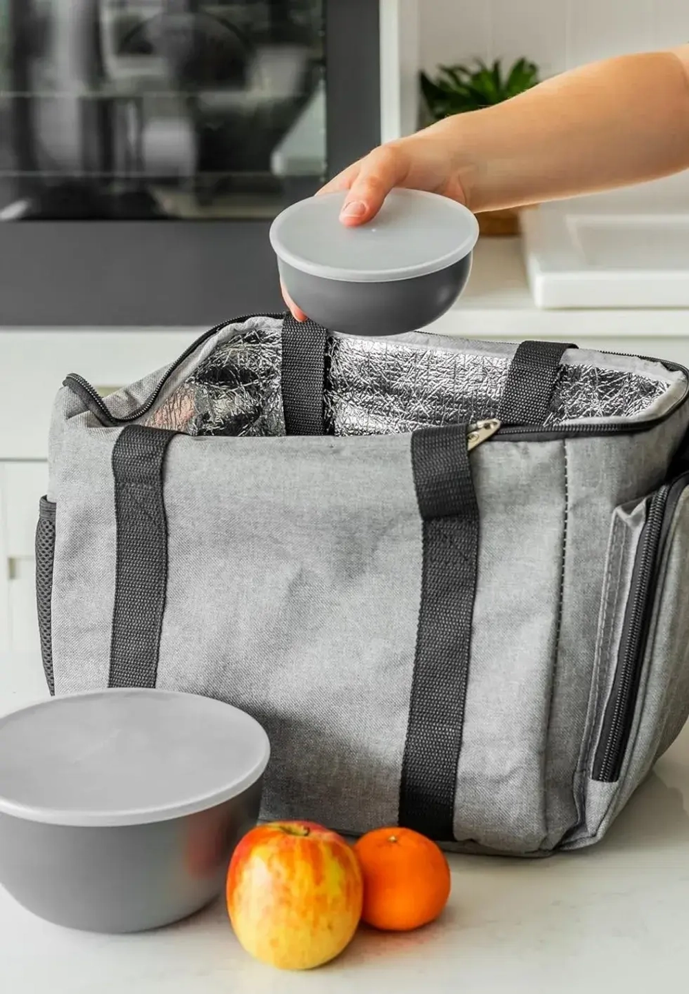 KitchenAid Набор из 4 кухонных мисок с крышками серого цвета