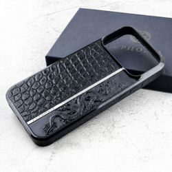 Чехол iPhone 17 Pro — дракон, кожа miniCROC, композитный обсидиан, ювелирный сплав