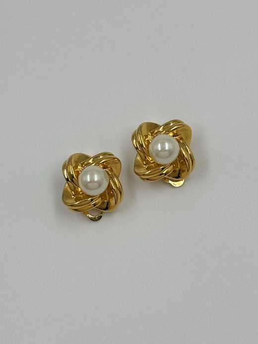 Клипсы с «жемчугом» Nina Ricci