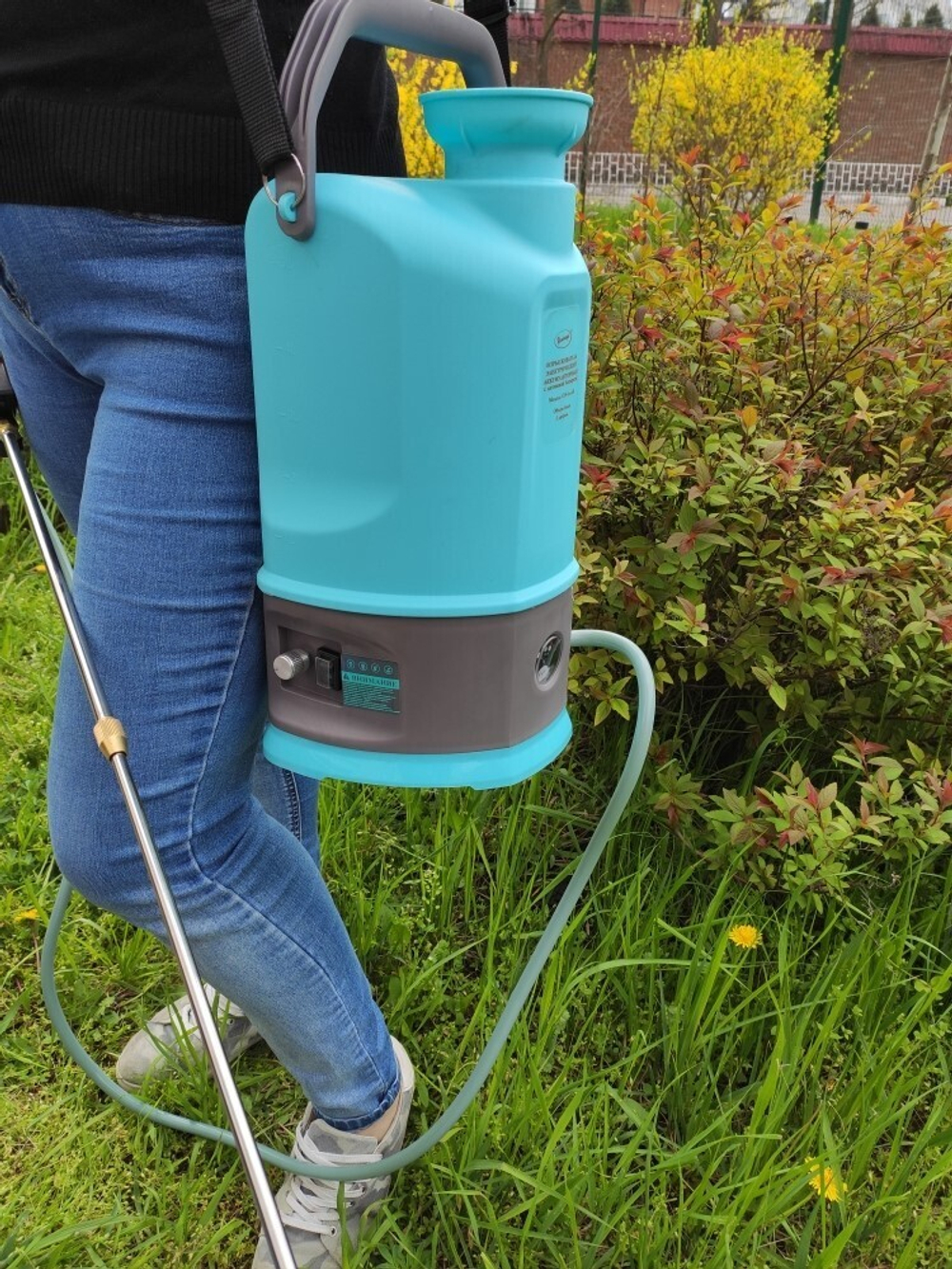 Опрыскиватель для растений аккумуляторный Умница ОЭ-5л-ЛБ
