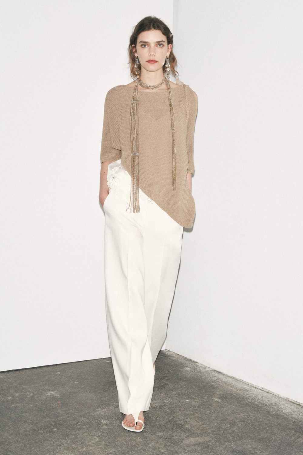 ZARA ТРИКОТАЖНЫЙ ТОП АСИММЕТРИЧНОГО КРОЯ С КОНТРАСТНОЙ ДЕТАЛЬЮ, ПЕСОЧНЫЙ