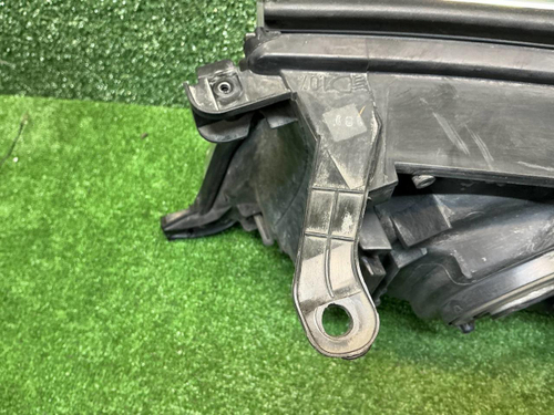 Фара правая Toyota Land Cruiser 200 07-12 галоген