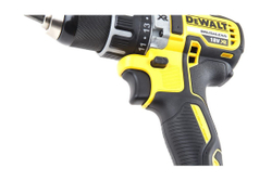 Бесщеточный шуруповерт DeWALT DCD791D2
