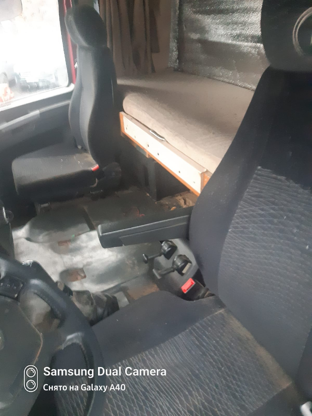 Shacman (Shaanxi) SX* 6x4 Седельный тягач SX42584W324C (Дизельный, 10,8 л, 441 л.с., МТ)