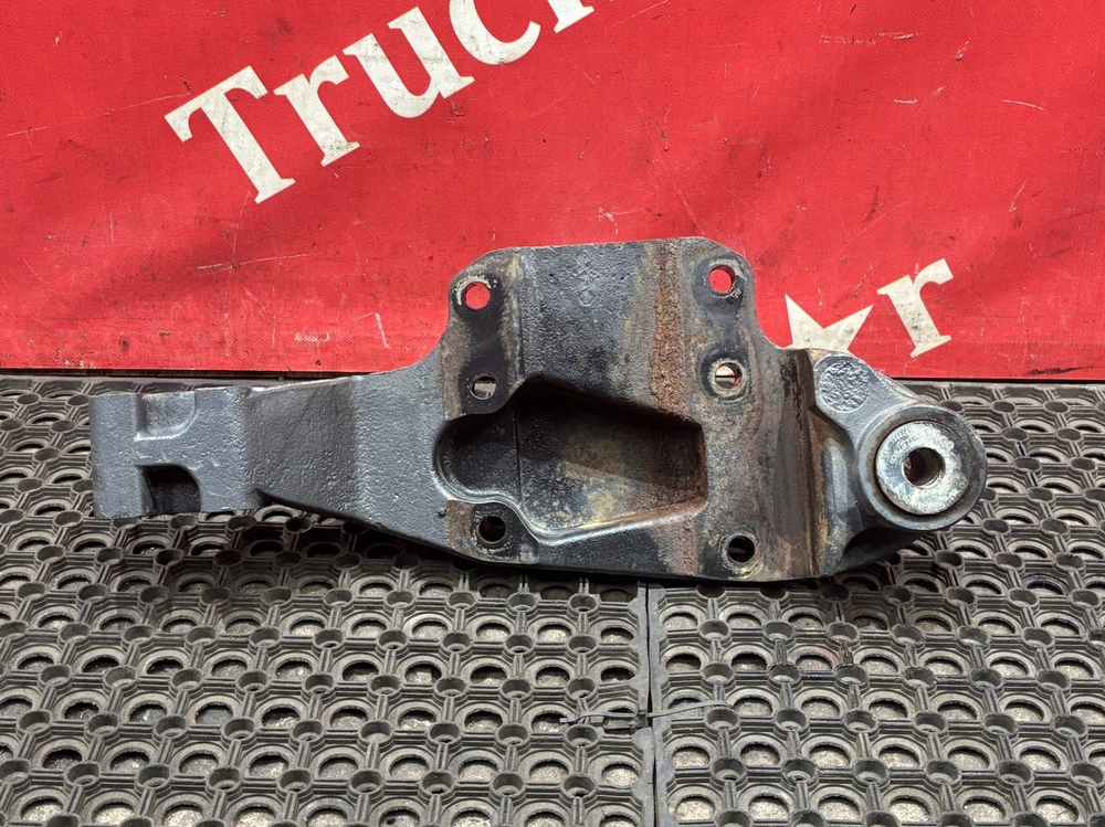 Кронштейн передней рессоры левый 2018 г.