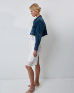 Джинсовая куртка укороченная с перьями