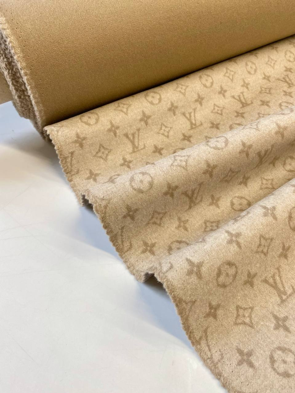 Кашемир с шерстью пальтовый Louis Vuitton double face бежевый с лого
