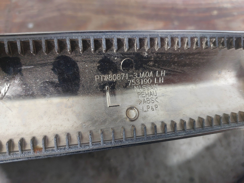 Молдинг двери передней левой Infiniti JX35 QX60 L50 13-нв Б/У Оригинал 808713JA0A