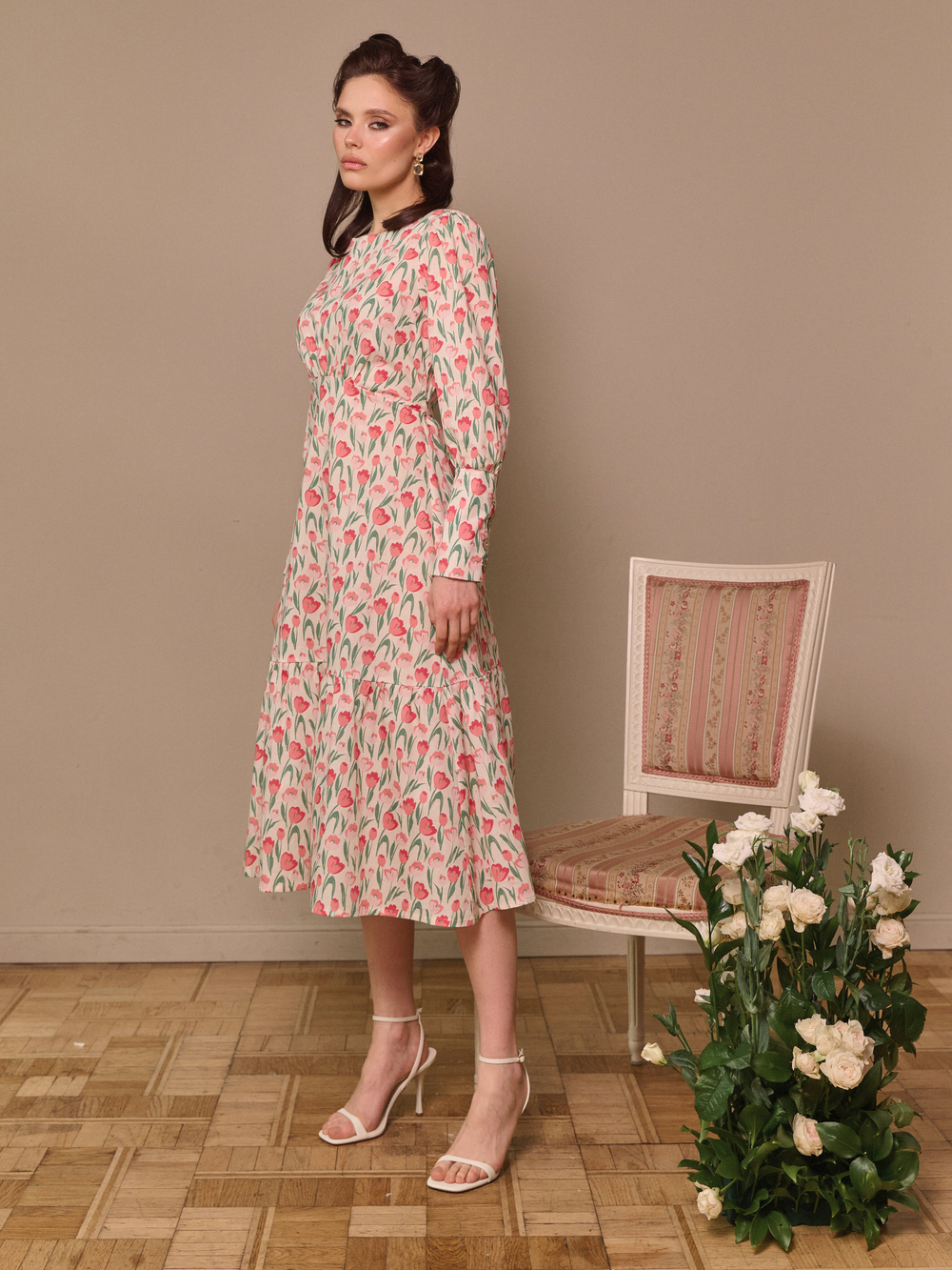 Платье с широкими манжетами