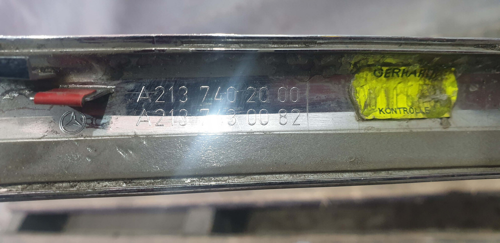 Молдинг крышки багажника Mercedes E-Class (W213) 16-нв Б/У Оригинал A2137402000