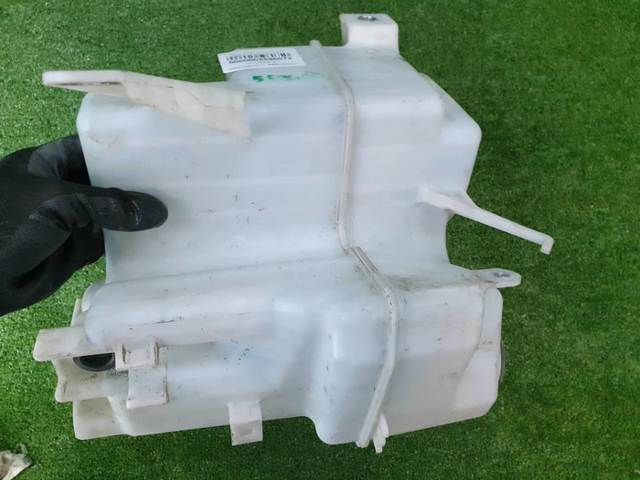 Бачок омывателя Toyota Camry xv70 (2017-н.в.)