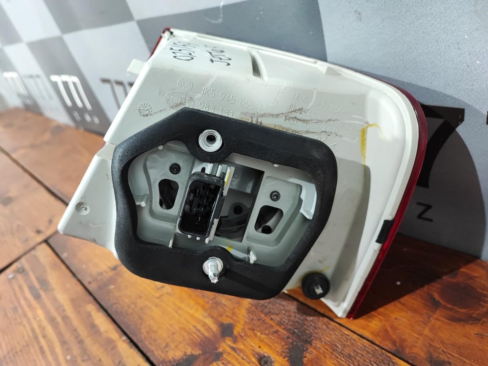 Фонарь левый Volkswagen Jetta 5 Оригинал целый 1K5945095M