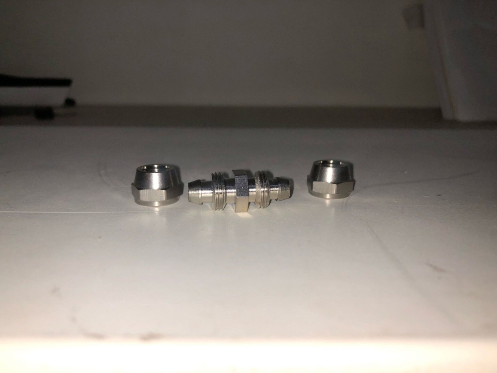 фитинг металический зажимной прямой трубки пвх 8мм 2 штуки