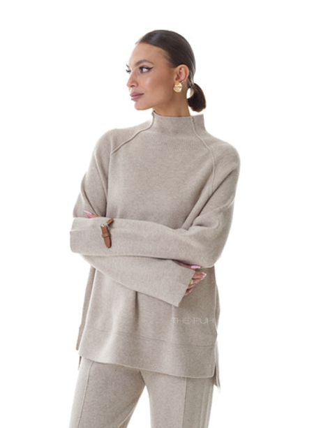 Бежевый трикотажный костюм с брюками