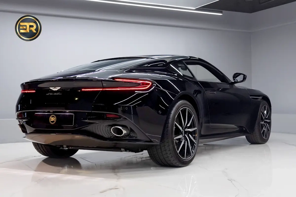 Aston Martin DB11