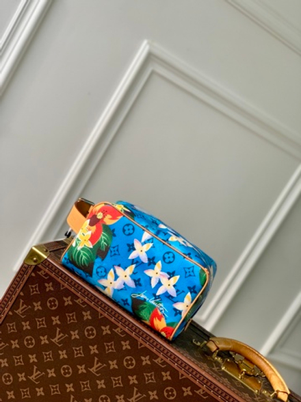Louis Vuitton Locker Dopp Kit