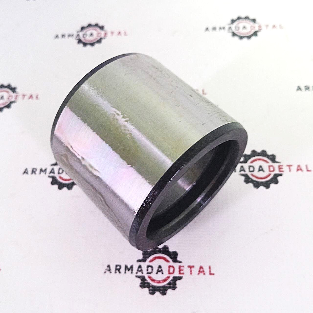 Втулка в тягу (узел соединения тяги с передней стрелой) | VOE11883803 | TMP