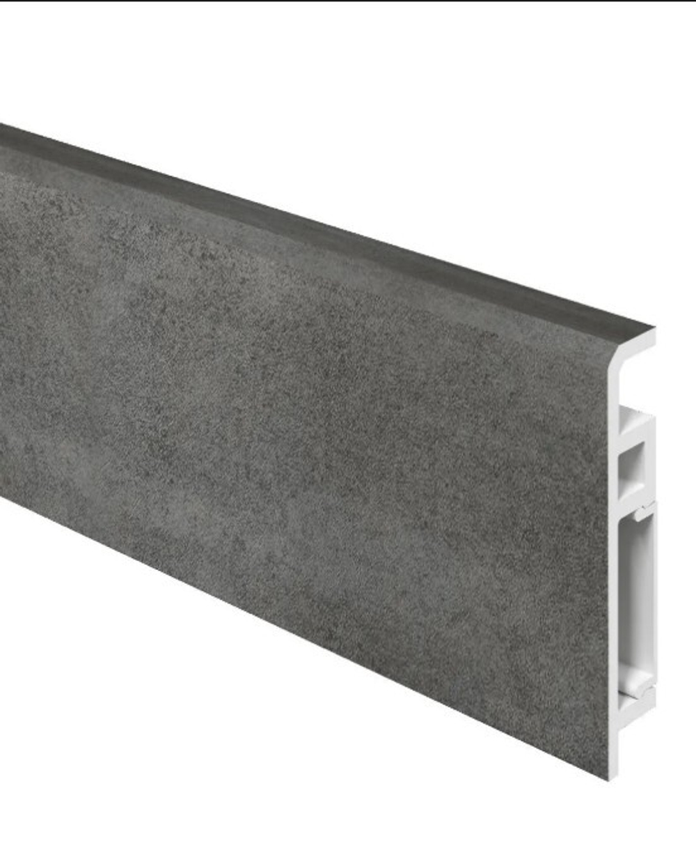 Напольный плинтус ПВХ Foresta Concept Бетон Невский FC 017 2000х70х13 мм